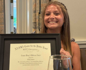 O.C. Ferrell honors&nbsp;Catherine Miller with her award.