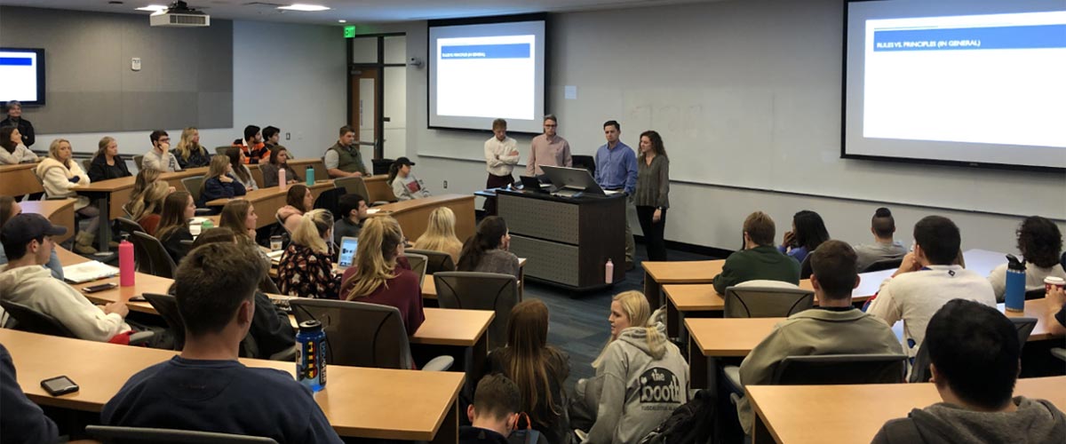Students debate to crowd Students debate to crowd