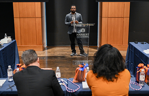 Jesse pitches his business to the judges