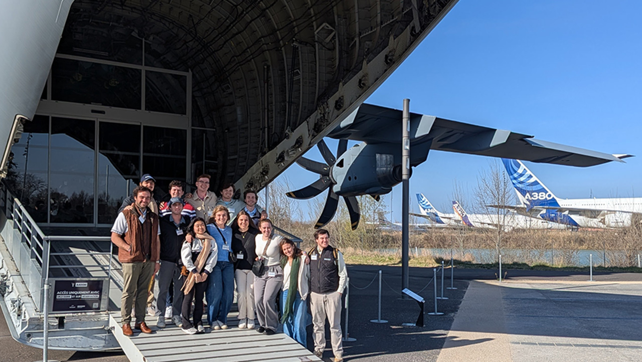 Students at French air museum