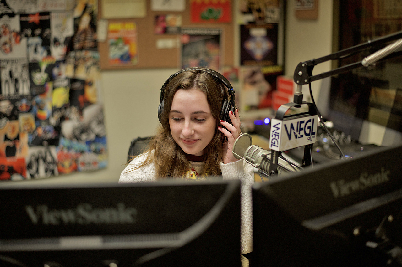 Elizabeth Hobbs WEGL radio Elizabeth Hobbs on air at WEGL radio