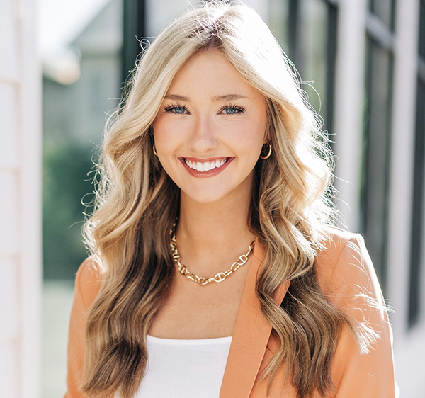 Josie Miller headshot