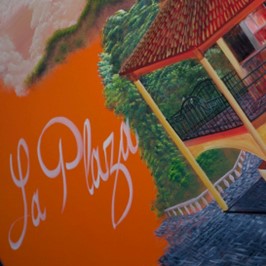 La Plaza Logo