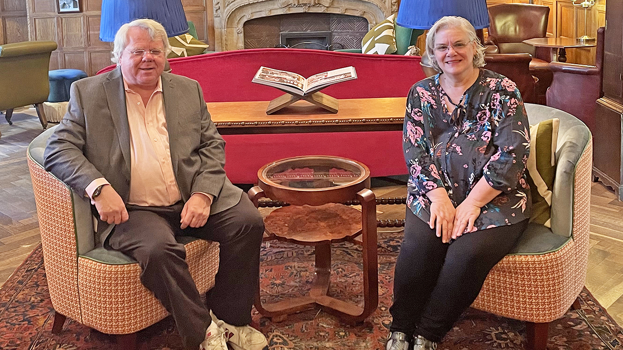 Sarah and Peter Stanwick at Oxford Peter and Sarah Stanwick seated at Oxford U