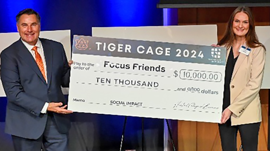 Tiger Cage Stansell receiving award