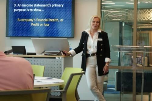 Jennifer Nay runs a Workshop at NVA