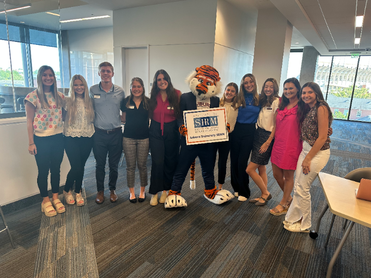 SHRM Chapter Members with Aubie and Megan Sumners